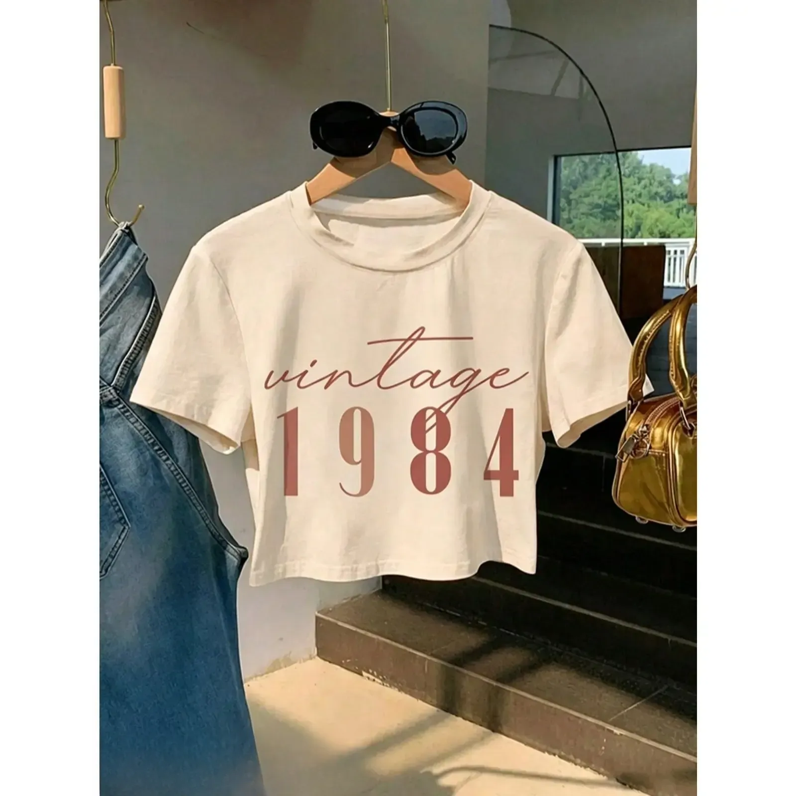 Vintage 1984 Letter Print Crop Top for Women, Retro Script Graphic Tee, Cute Fitted Round Neck Short Sleeve Cropped T-Shirt for Summer