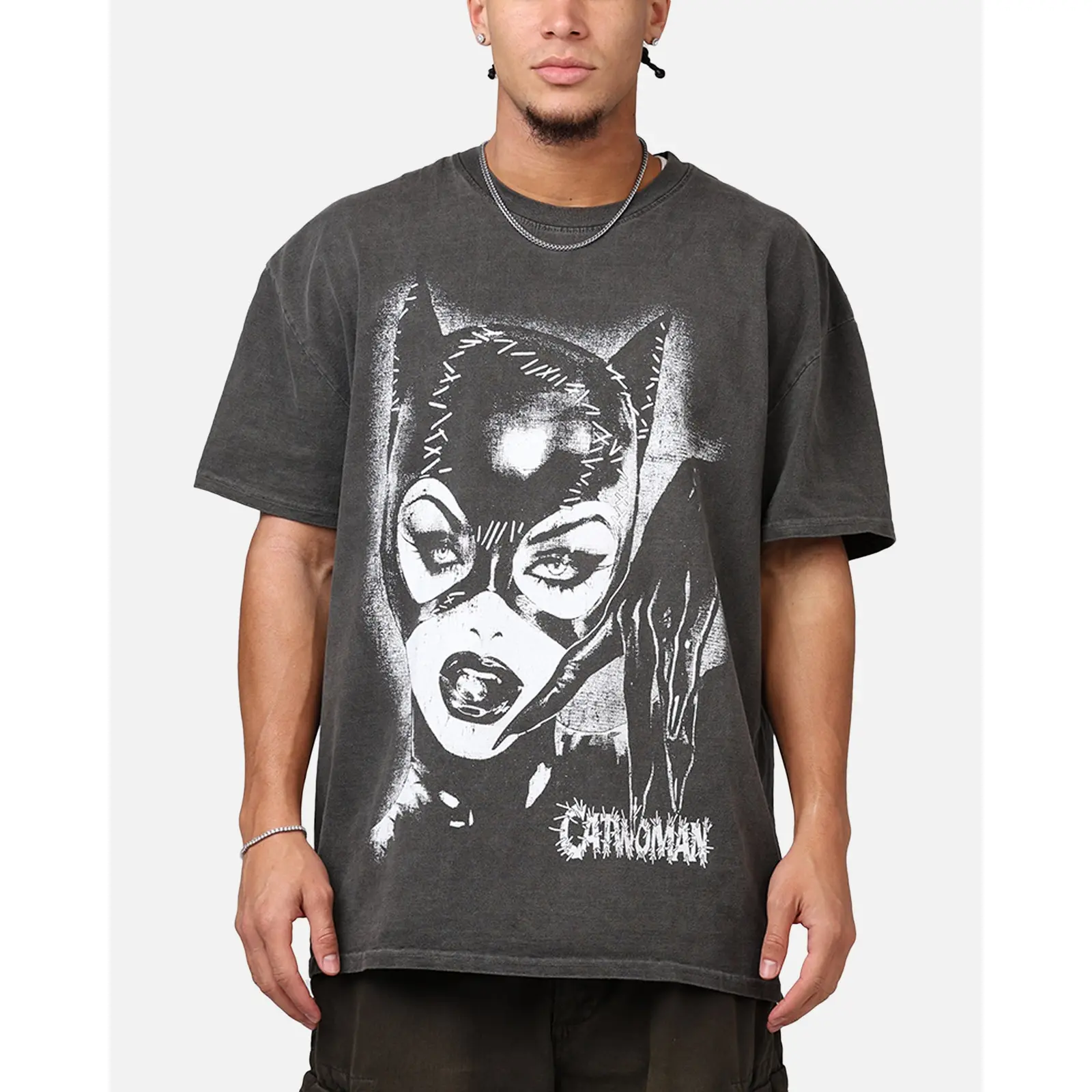 DC Batman Catwoman Graphic Tee, Vintage Black Wash Heavyweight T-Shirt, Retro Comic Villain Portrait Oversized Streetwear Unisex Shirt
