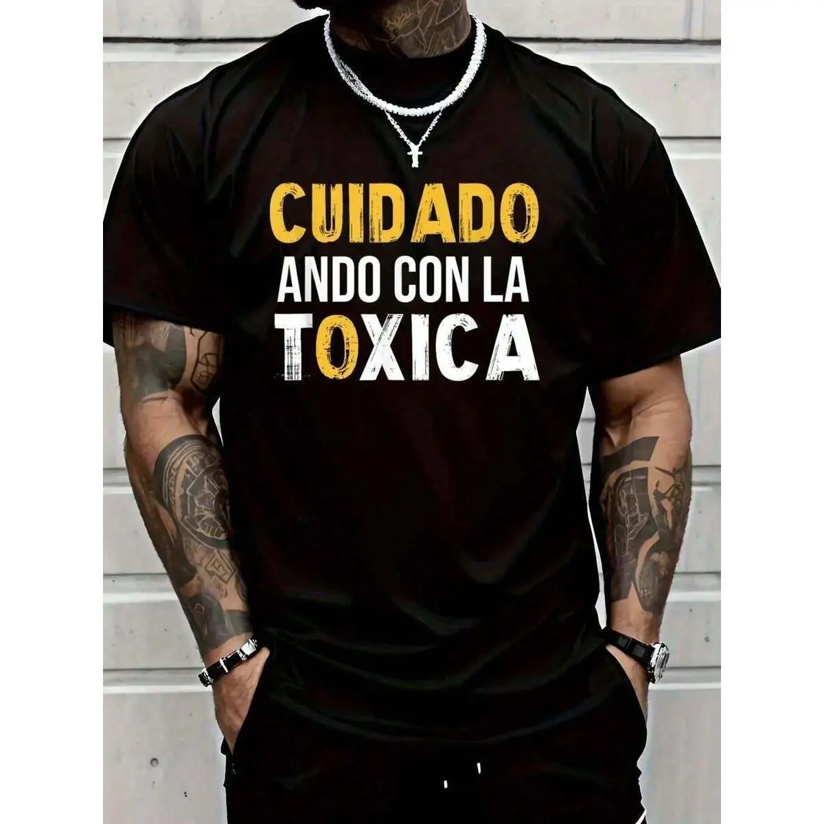 Cuidado Ando Con La Toxica Funny Spanish Saying Graphic Tee, Mexican Humor Statement T-Shirt, Oversized Relaxed Fit Cotton Crewneck Unisex Shirt