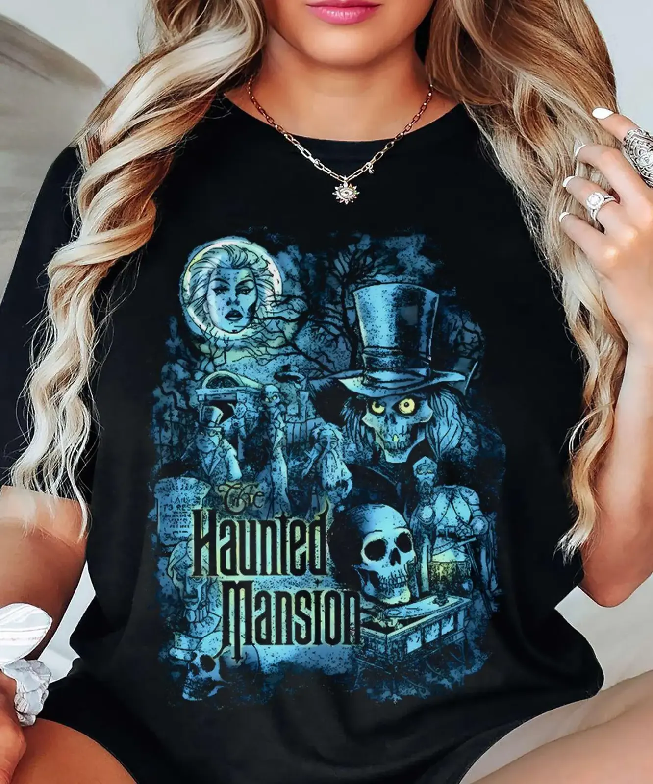 Haunted Mansion Hatbox Ghost Halloween Graphic Tee, Vintage Eerie Haunt Theme Spooky Season Family Trip Streetwear Soft Cotton T-Shirt