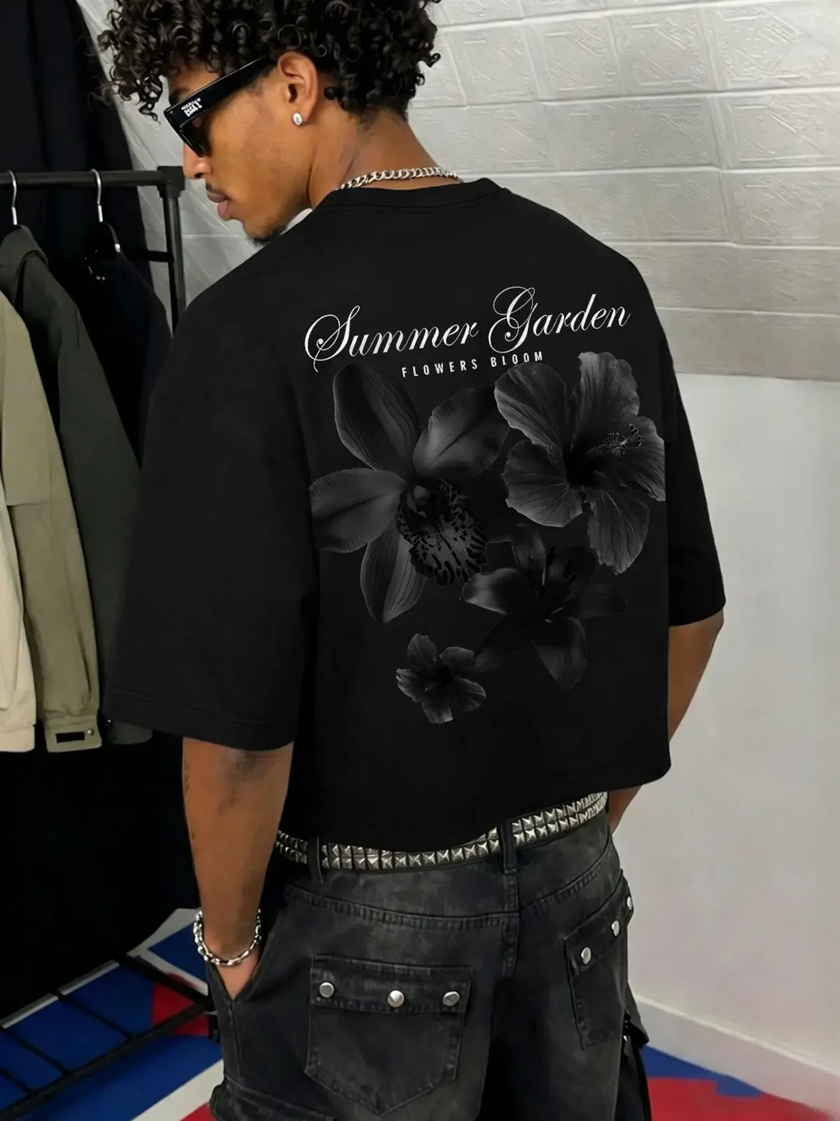 Summer Garden Dark Floral Script Back Print Cropped Tee, Men's Y2K Streetwear Better Days Rose Boxy Crop Top Casual Short Sleeve Shirt