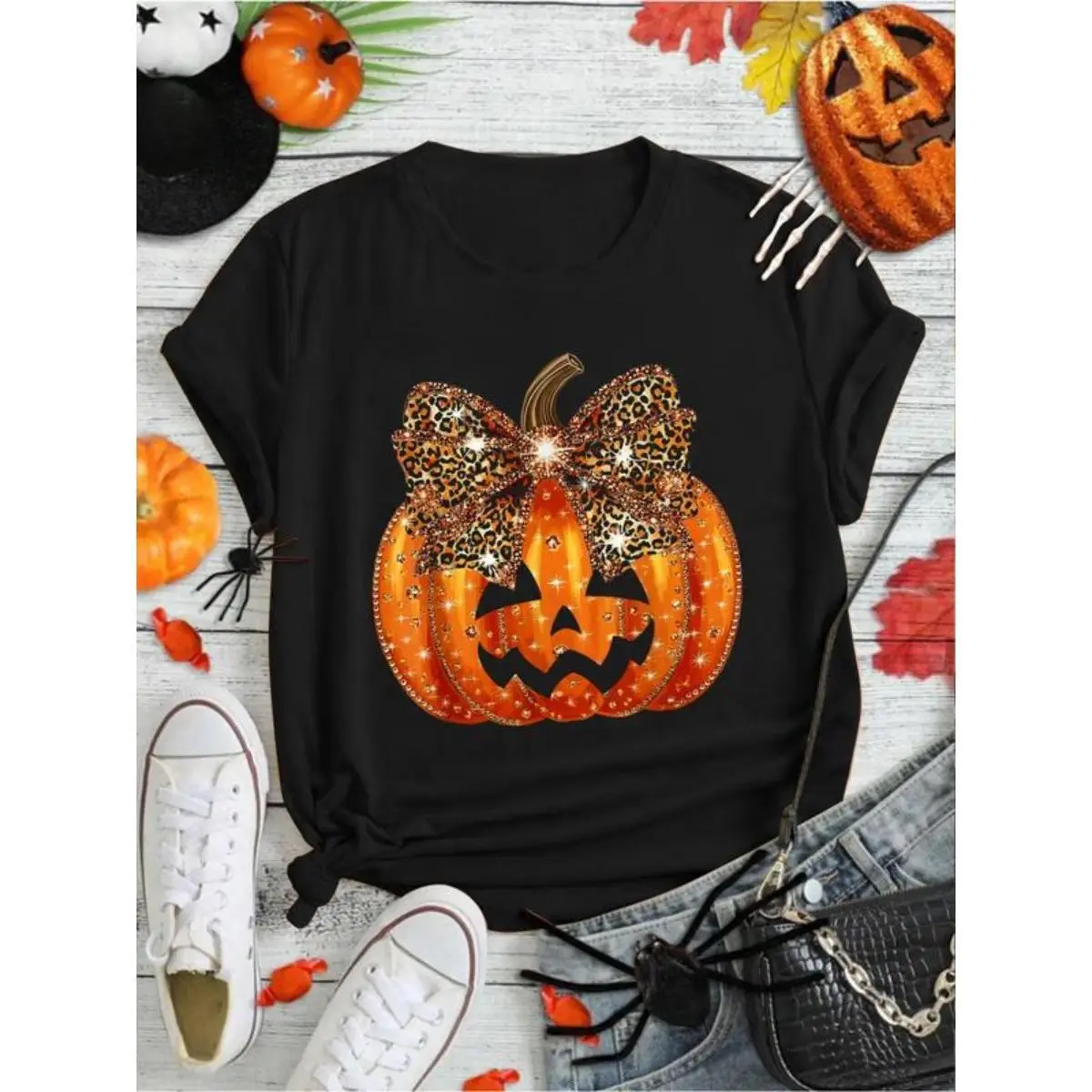 Pumpkin Leopard Coquette Bow Halloween Graphic Tee, Girly Jack O Lantern Fall Streetwear Print Round Neck Women's Unisex Soft T-Shirt
